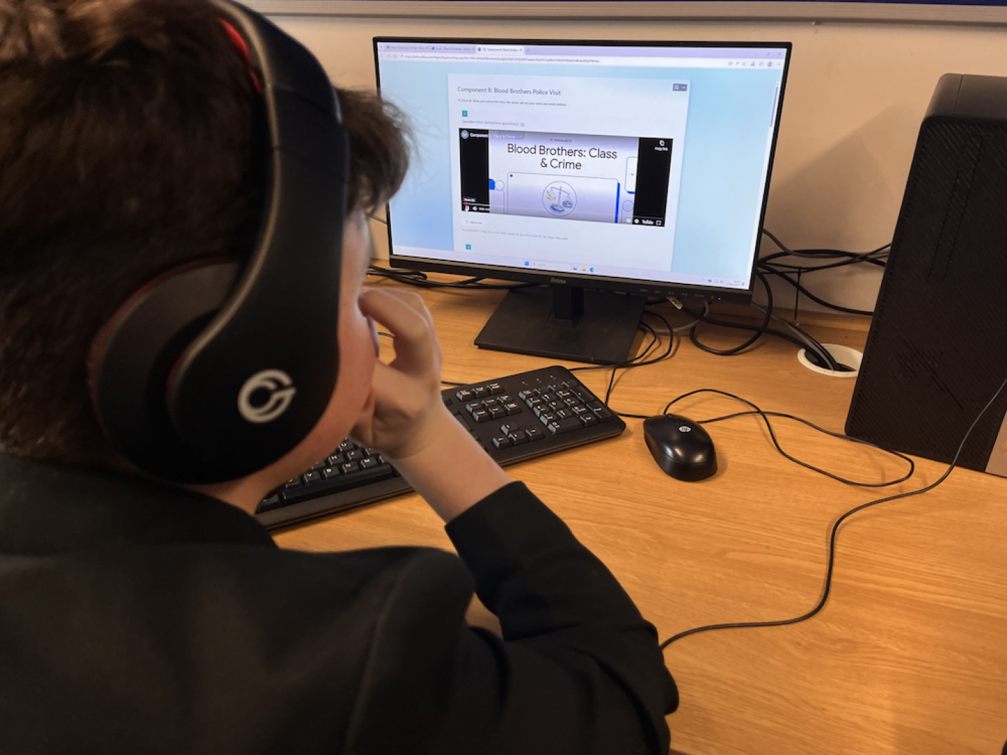 HyiUyuoTHOA81dKydlIwQyvNnfEorbkHsg